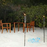 蜜都帕茹岛沙滩蜜月餐的餐桌